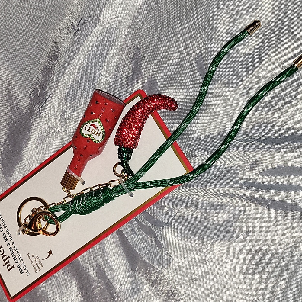 Piper K HOT CHILLI PEPPER Hot sauce Bag Charm Keychain Brand New - Picture 3 of 4